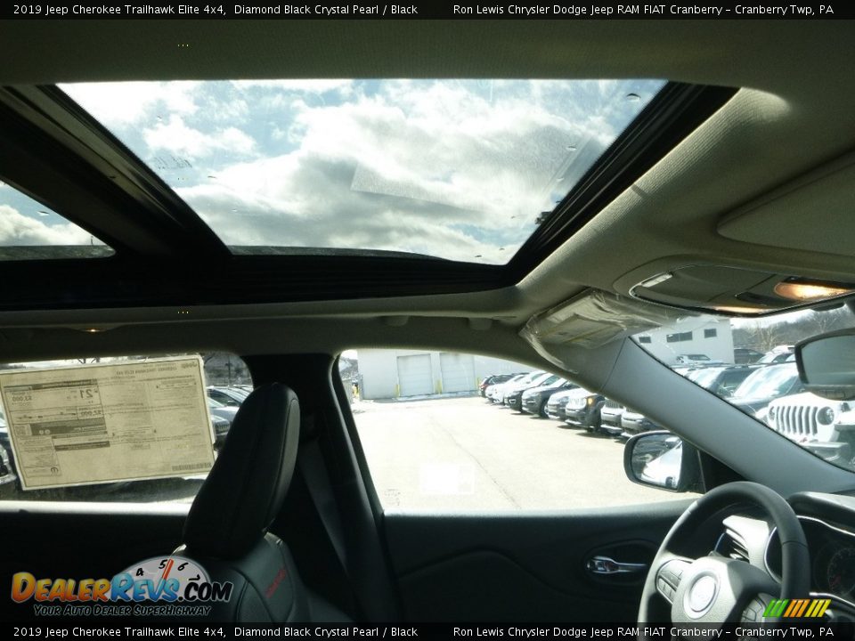 2019 Jeep Cherokee Trailhawk Elite 4x4 Diamond Black Crystal Pearl / Black Photo #12