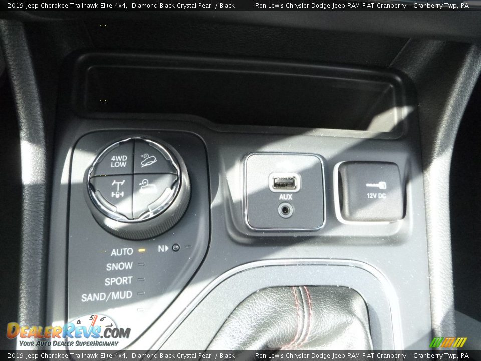 Controls of 2019 Jeep Cherokee Trailhawk Elite 4x4 Photo #20