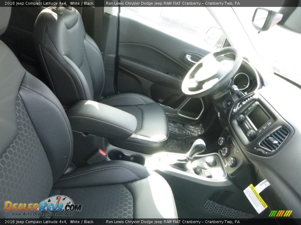 2018 Jeep Compass Latitude 4x4 White / Black Photo #7