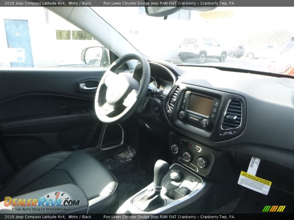 2018 Jeep Compass Latitude 4x4 White / Black Photo #8
