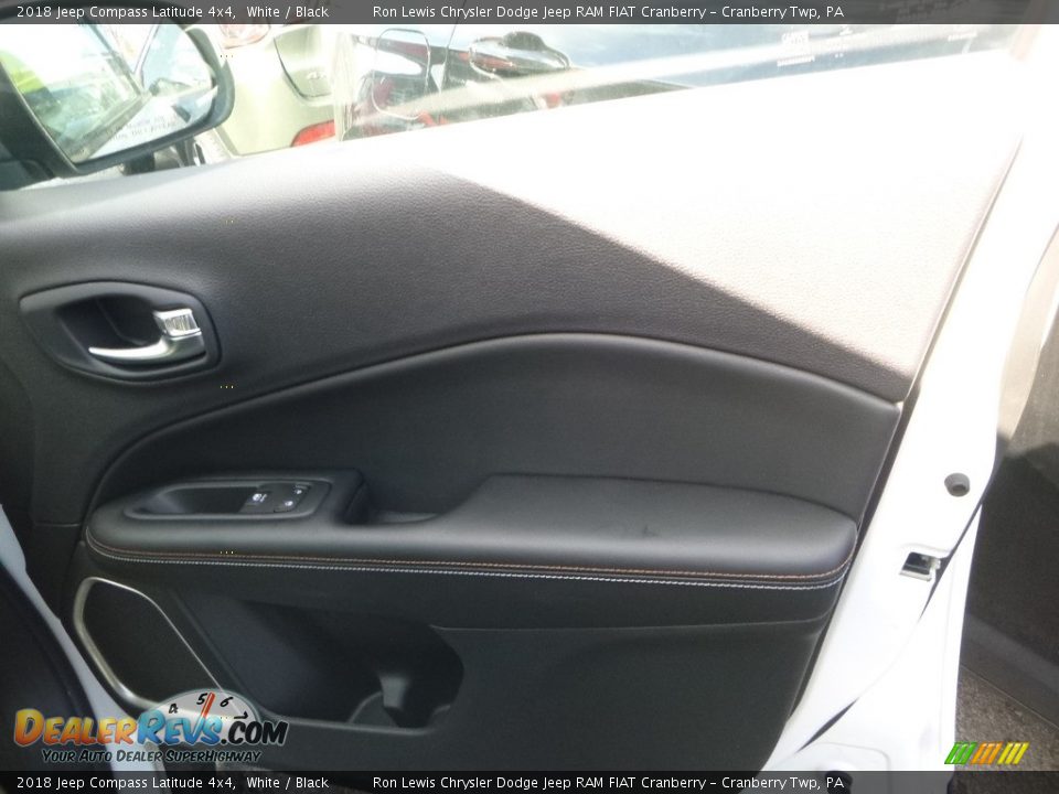2018 Jeep Compass Latitude 4x4 White / Black Photo #9
