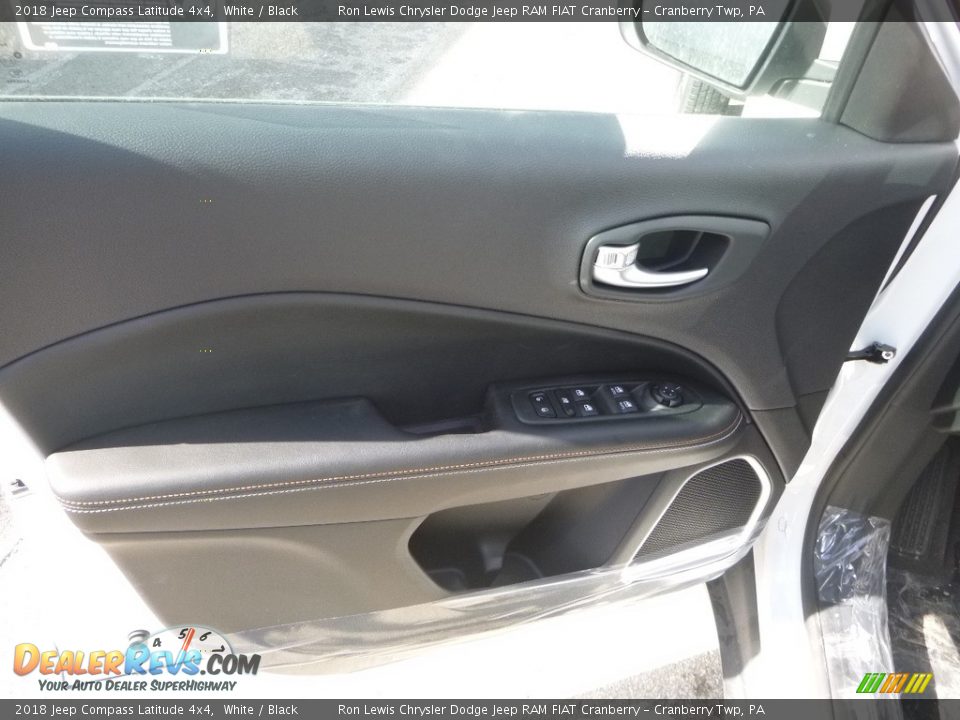 2018 Jeep Compass Latitude 4x4 White / Black Photo #12