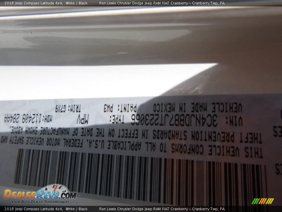 2018 Jeep Compass Latitude 4x4 White / Black Photo #13