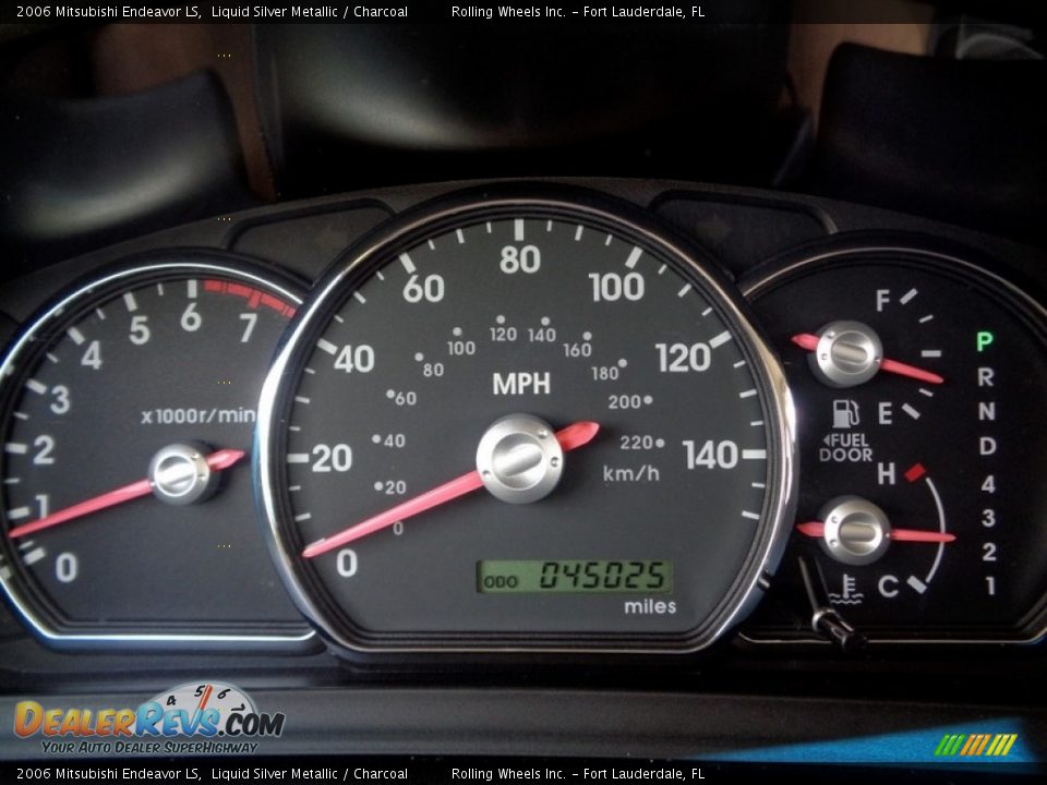 2006 Mitsubishi Endeavor LS Liquid Silver Metallic / Charcoal Photo #2