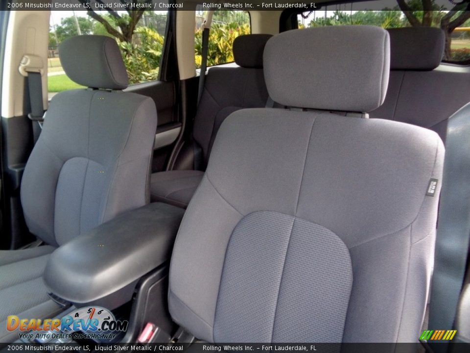 2006 Mitsubishi Endeavor LS Liquid Silver Metallic / Charcoal Photo #6