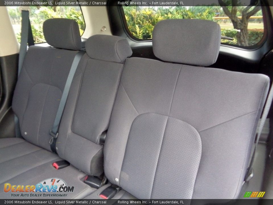 2006 Mitsubishi Endeavor LS Liquid Silver Metallic / Charcoal Photo #10