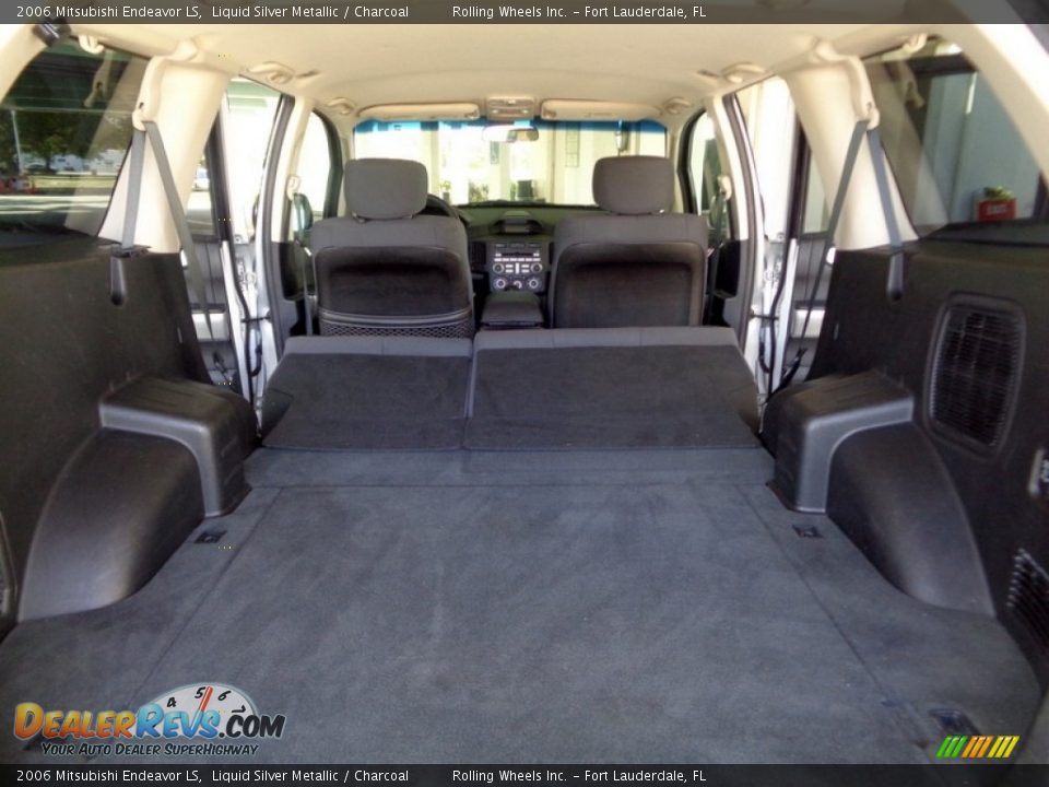 2006 Mitsubishi Endeavor LS Liquid Silver Metallic / Charcoal Photo #12