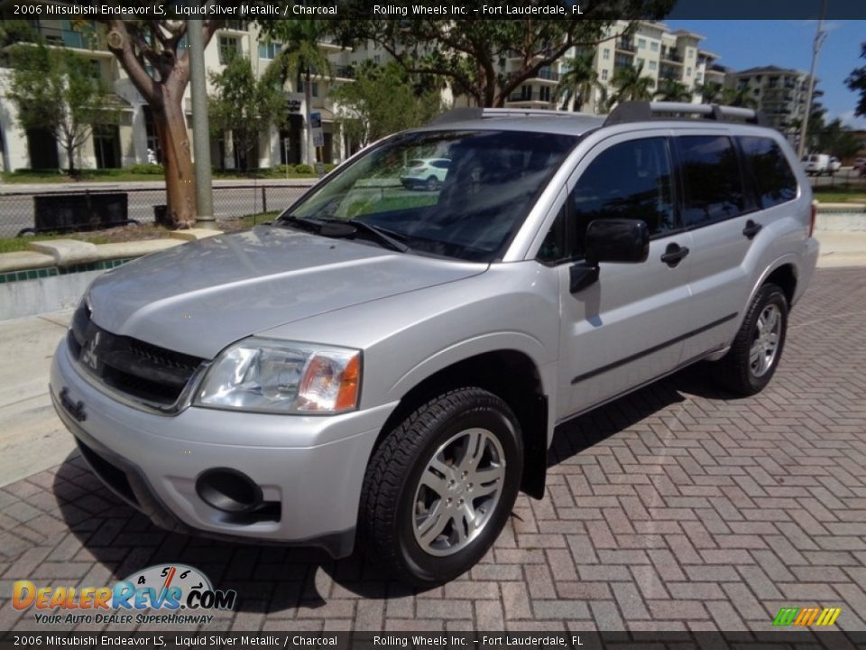 2006 Mitsubishi Endeavor LS Liquid Silver Metallic / Charcoal Photo #13