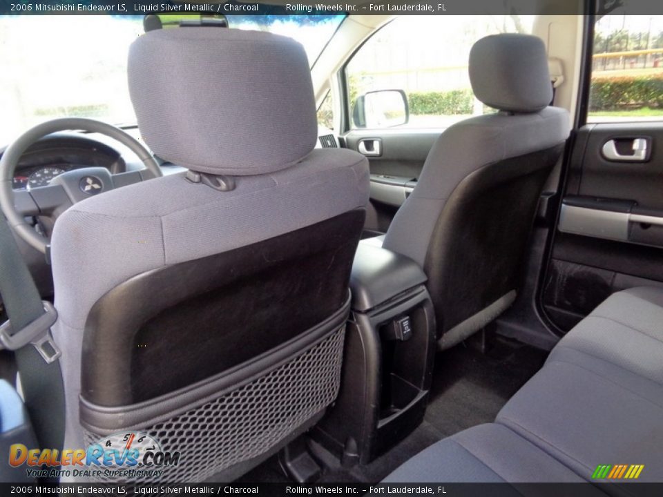 2006 Mitsubishi Endeavor LS Liquid Silver Metallic / Charcoal Photo #16