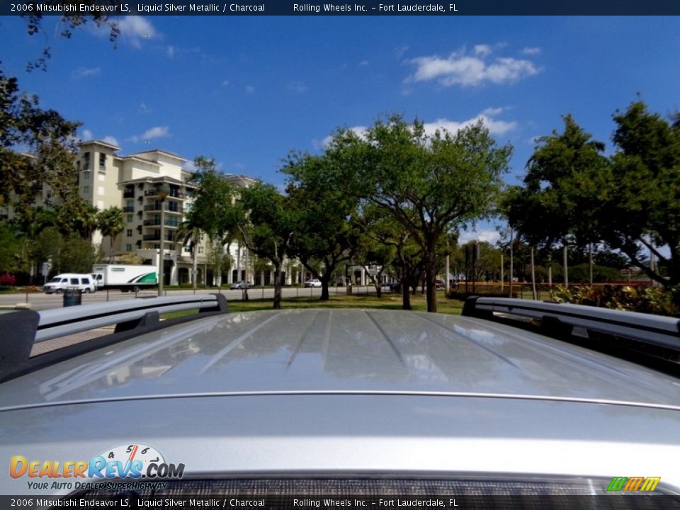 2006 Mitsubishi Endeavor LS Liquid Silver Metallic / Charcoal Photo #17