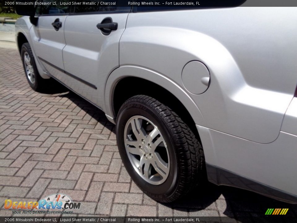2006 Mitsubishi Endeavor LS Liquid Silver Metallic / Charcoal Photo #20