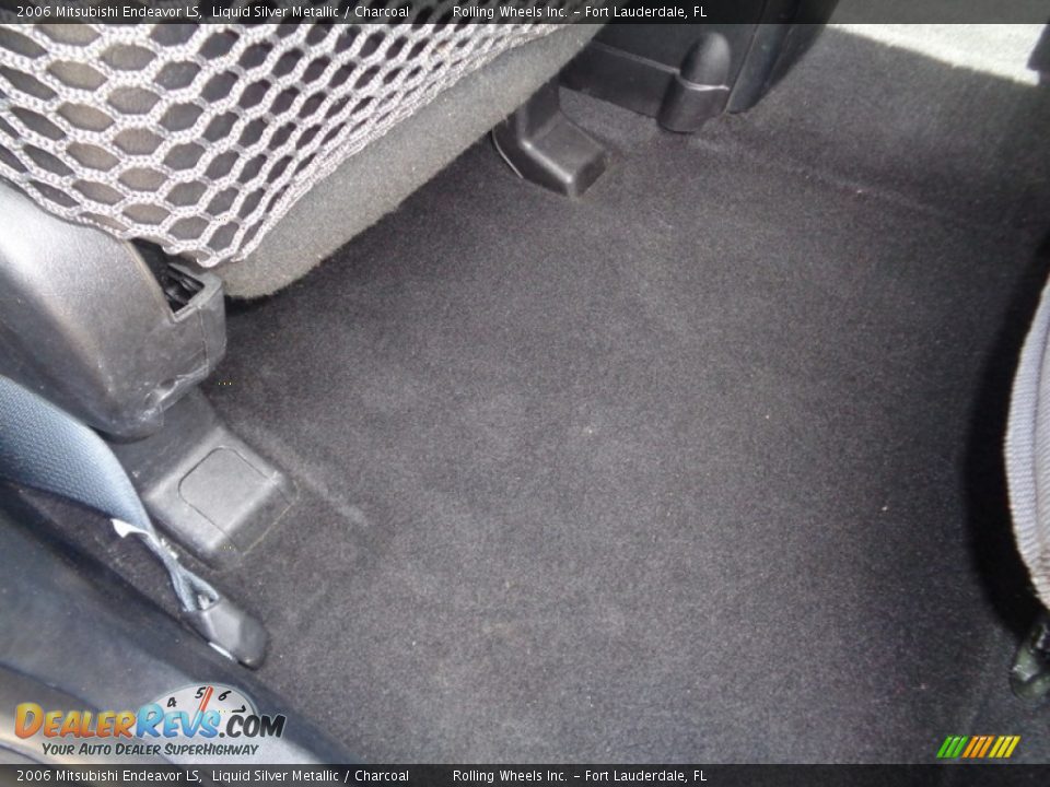 2006 Mitsubishi Endeavor LS Liquid Silver Metallic / Charcoal Photo #25
