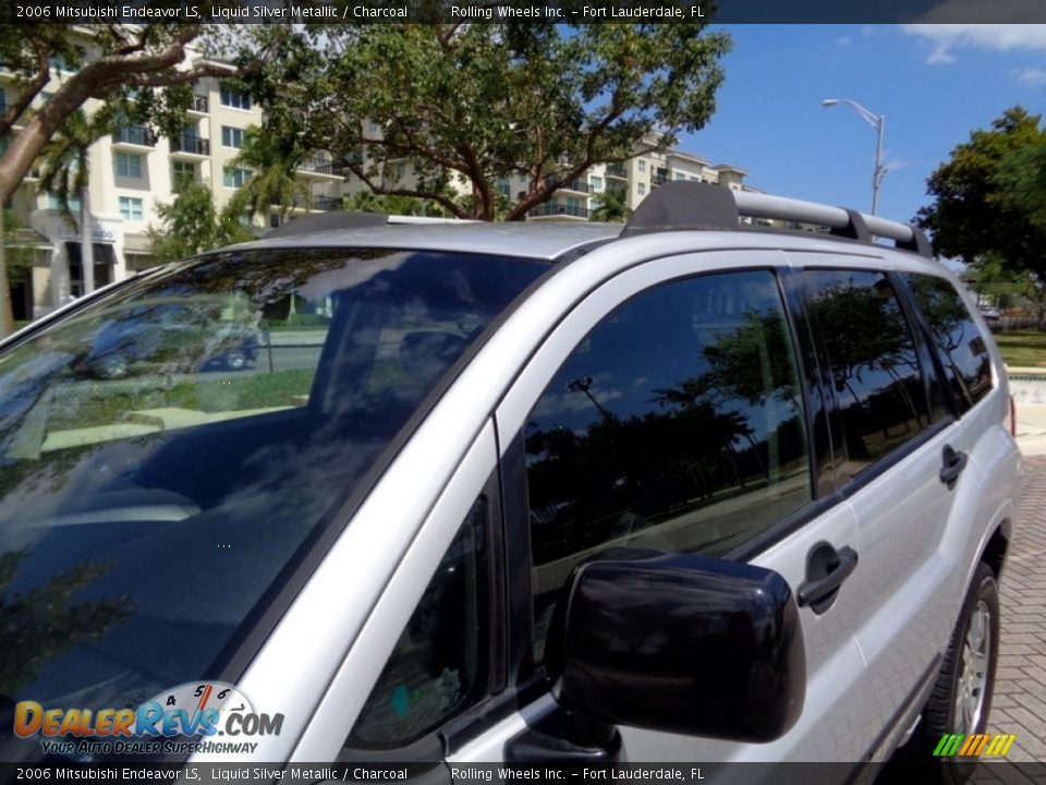 2006 Mitsubishi Endeavor LS Liquid Silver Metallic / Charcoal Photo #26