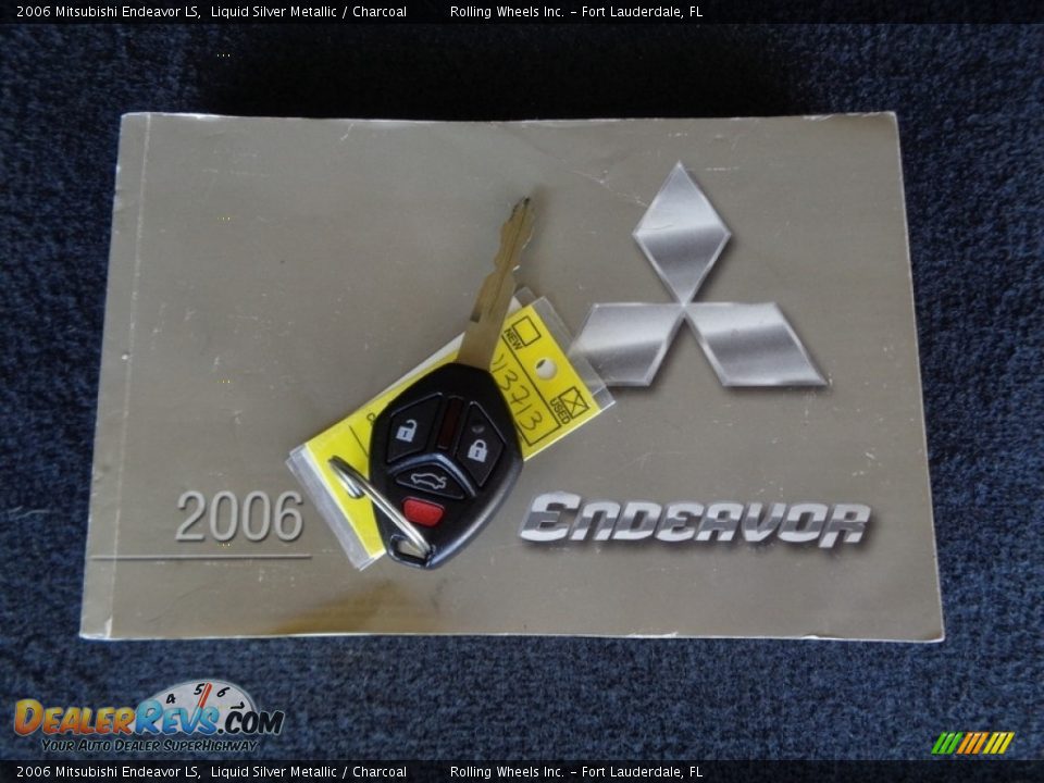 2006 Mitsubishi Endeavor LS Liquid Silver Metallic / Charcoal Photo #27
