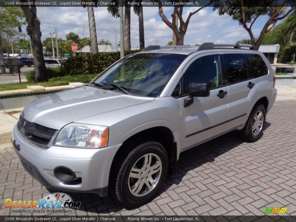 2006 Mitsubishi Endeavor LS Liquid Silver Metallic / Charcoal Photo #29