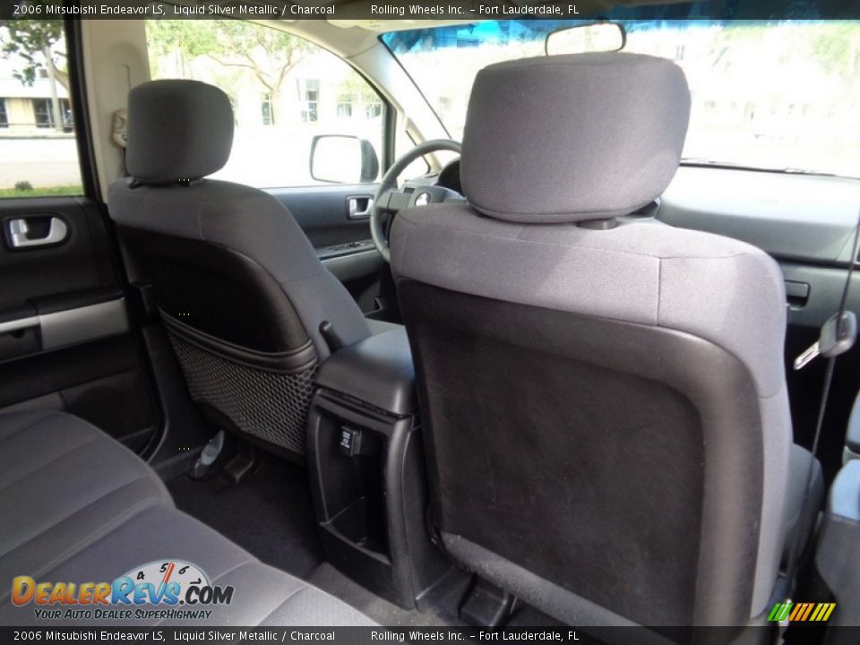 2006 Mitsubishi Endeavor LS Liquid Silver Metallic / Charcoal Photo #32