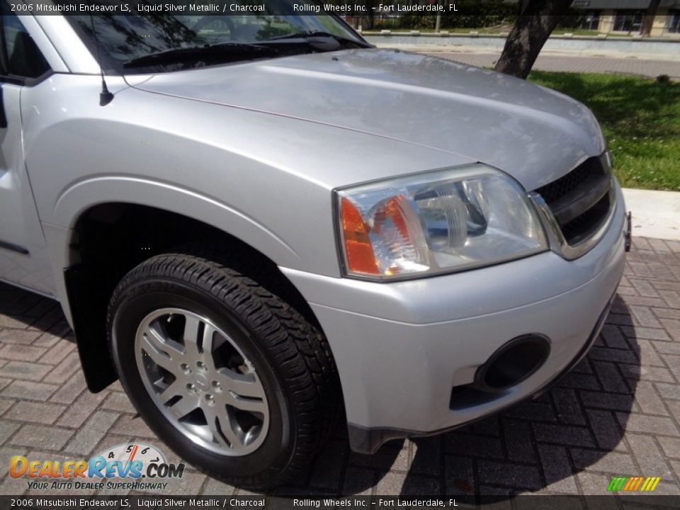2006 Mitsubishi Endeavor LS Liquid Silver Metallic / Charcoal Photo #34