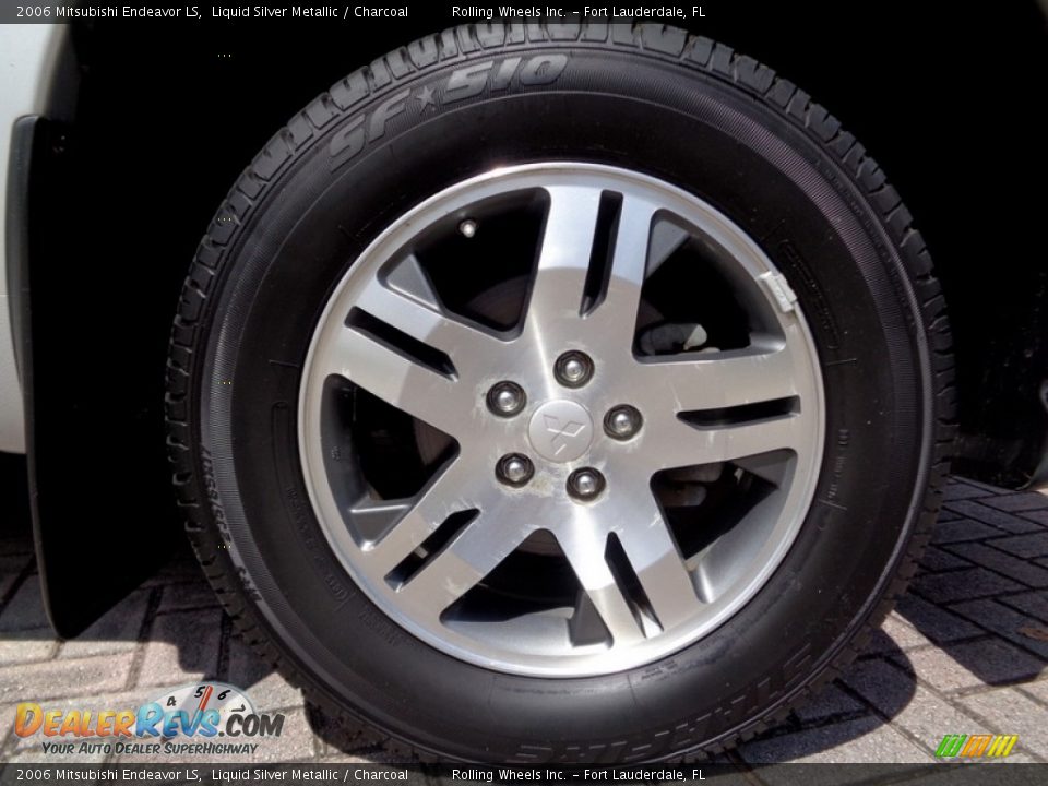 2006 Mitsubishi Endeavor LS Liquid Silver Metallic / Charcoal Photo #35