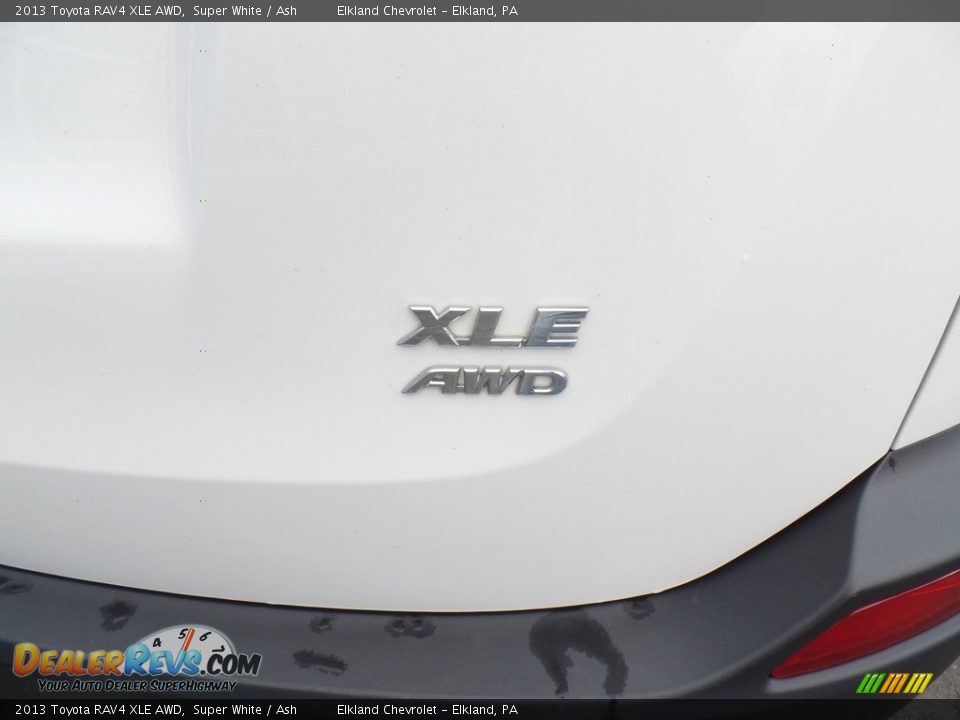 2013 Toyota RAV4 XLE AWD Super White / Ash Photo #11