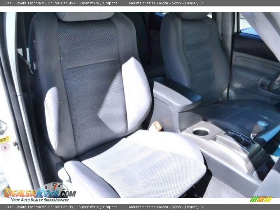 2015 Toyota Tacoma V6 Double Cab 4x4 Super White / Graphite Photo #18
