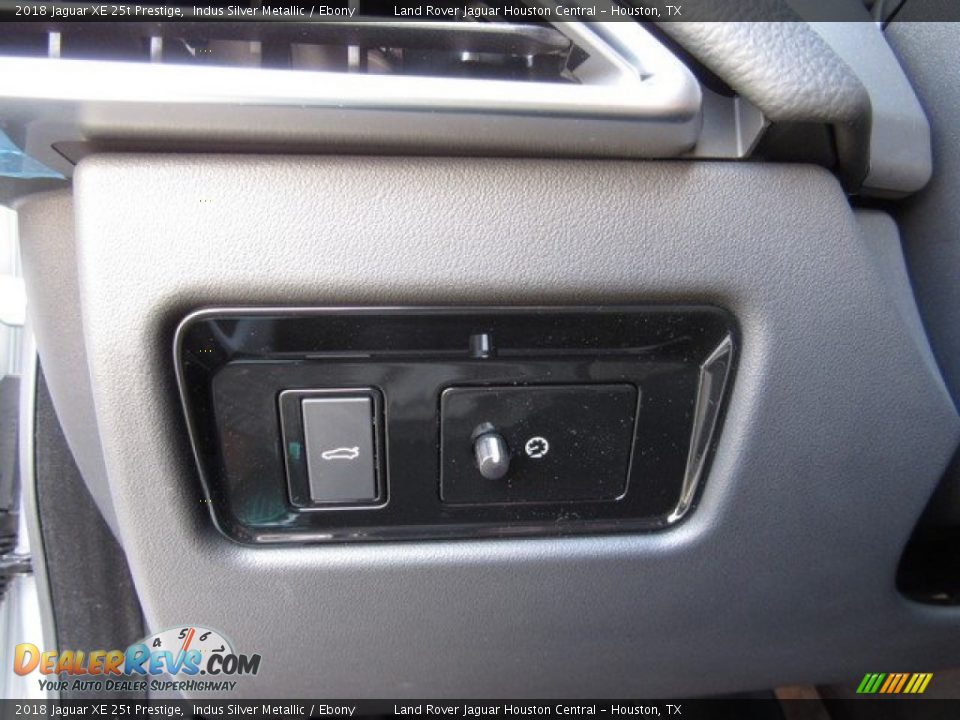 2018 Jaguar XE 25t Prestige Indus Silver Metallic / Ebony Photo #27
