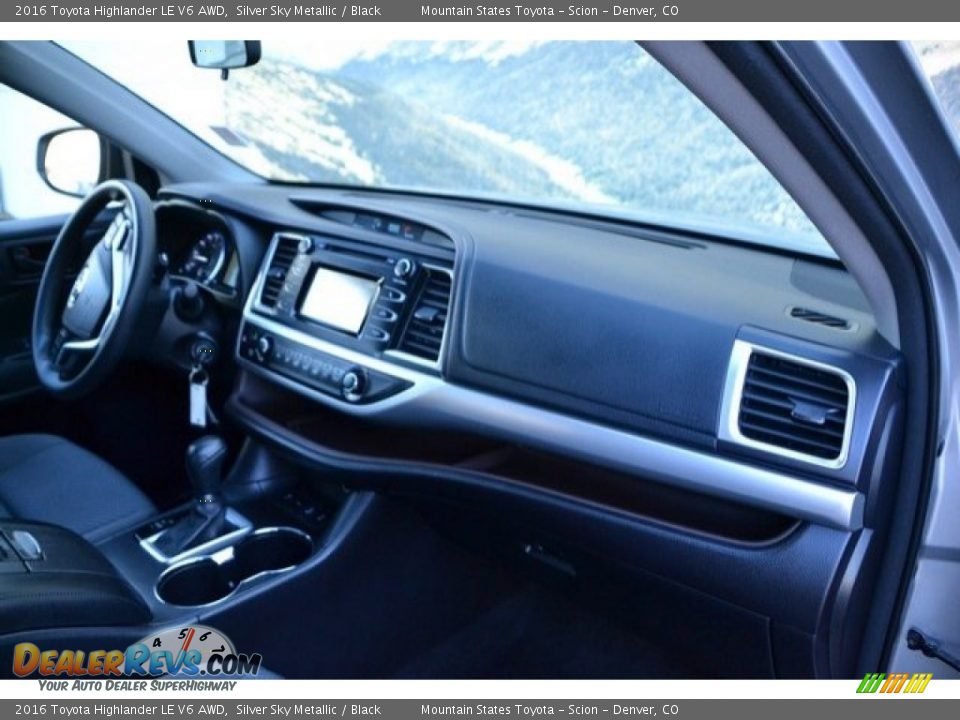 2016 Toyota Highlander LE V6 AWD Silver Sky Metallic / Black Photo #16