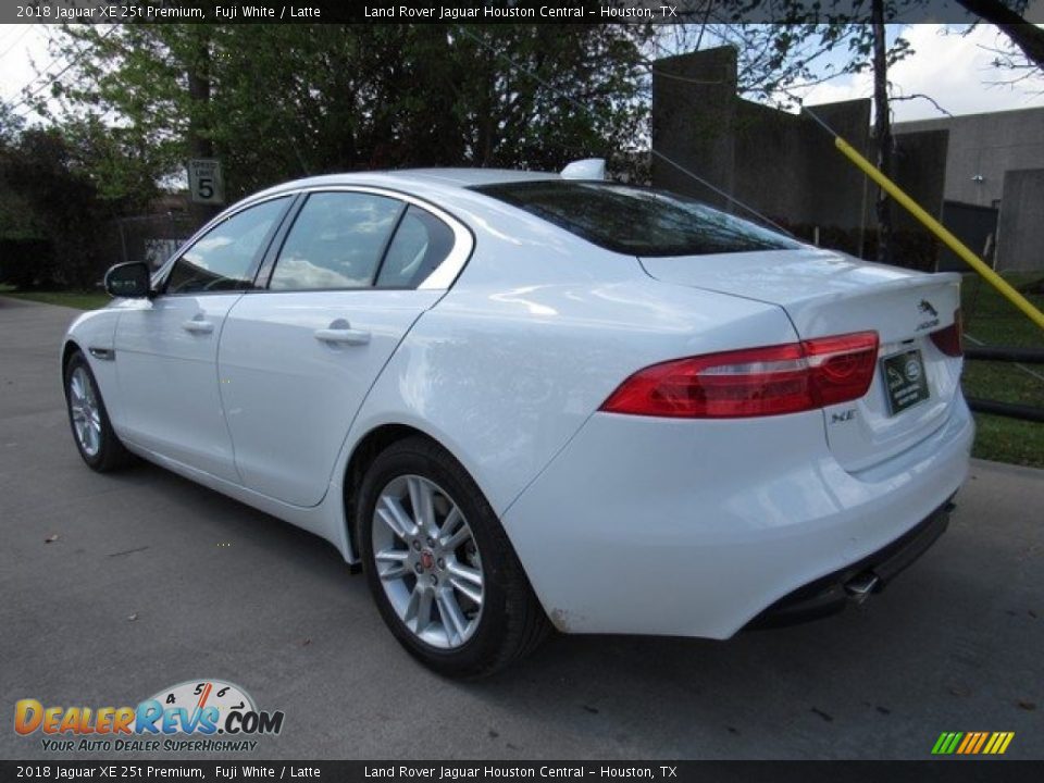 2018 Jaguar XE 25t Premium Fuji White / Latte Photo #12