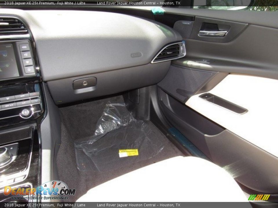 2018 Jaguar XE 25t Premium Fuji White / Latte Photo #15