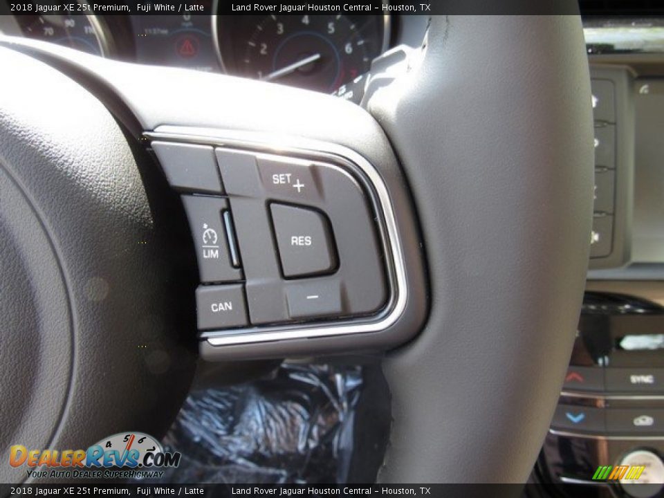 2018 Jaguar XE 25t Premium Fuji White / Latte Photo #30
