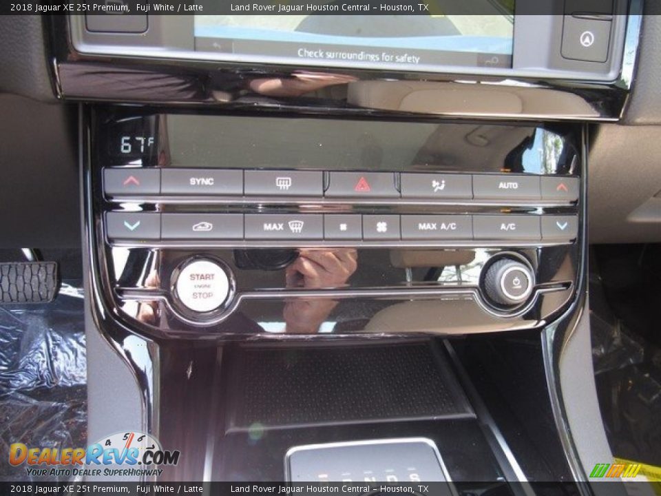 2018 Jaguar XE 25t Premium Fuji White / Latte Photo #35