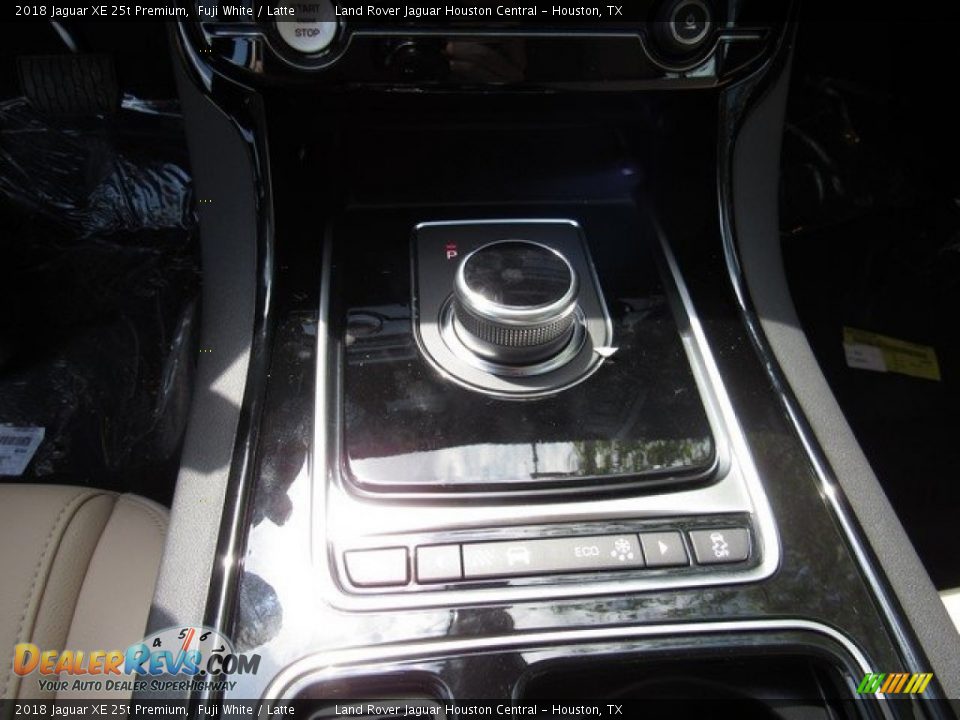 2018 Jaguar XE 25t Premium Fuji White / Latte Photo #36