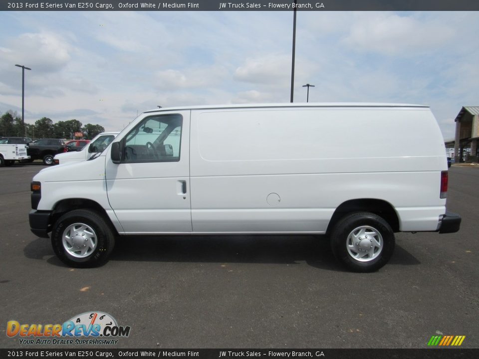 2013 Ford E Series Van E250 Cargo Oxford White / Medium Flint Photo #2