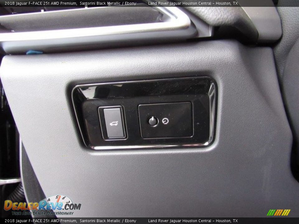 2018 Jaguar F-PACE 25t AWD Premium Santorini Black Metallic / Ebony Photo #28