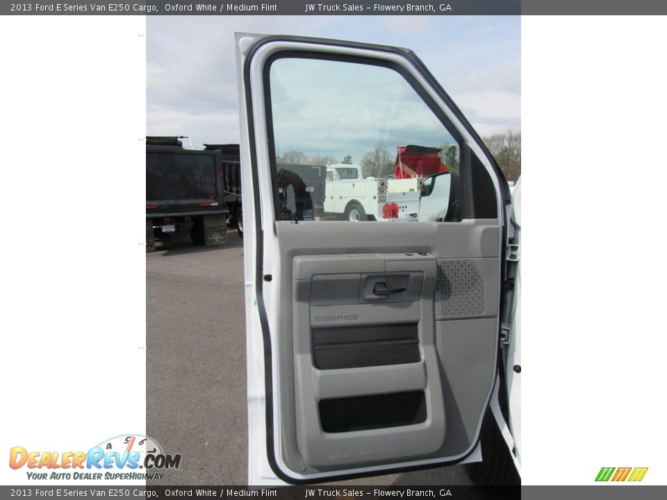 2013 Ford E Series Van E250 Cargo Oxford White / Medium Flint Photo #33