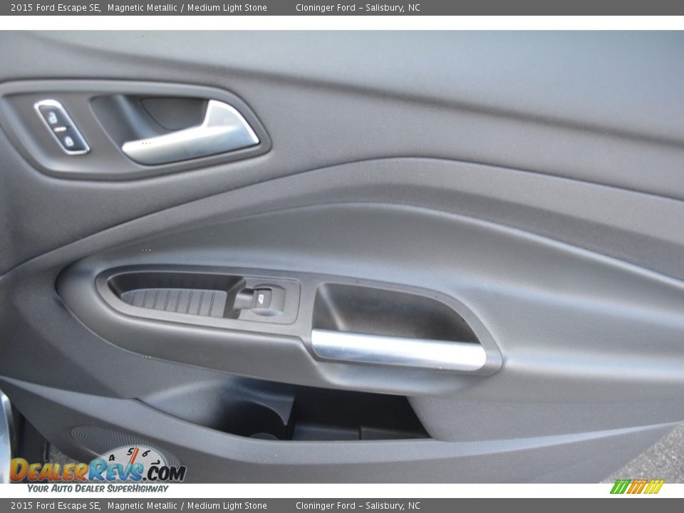 2015 Ford Escape SE Magnetic Metallic / Medium Light Stone Photo #16