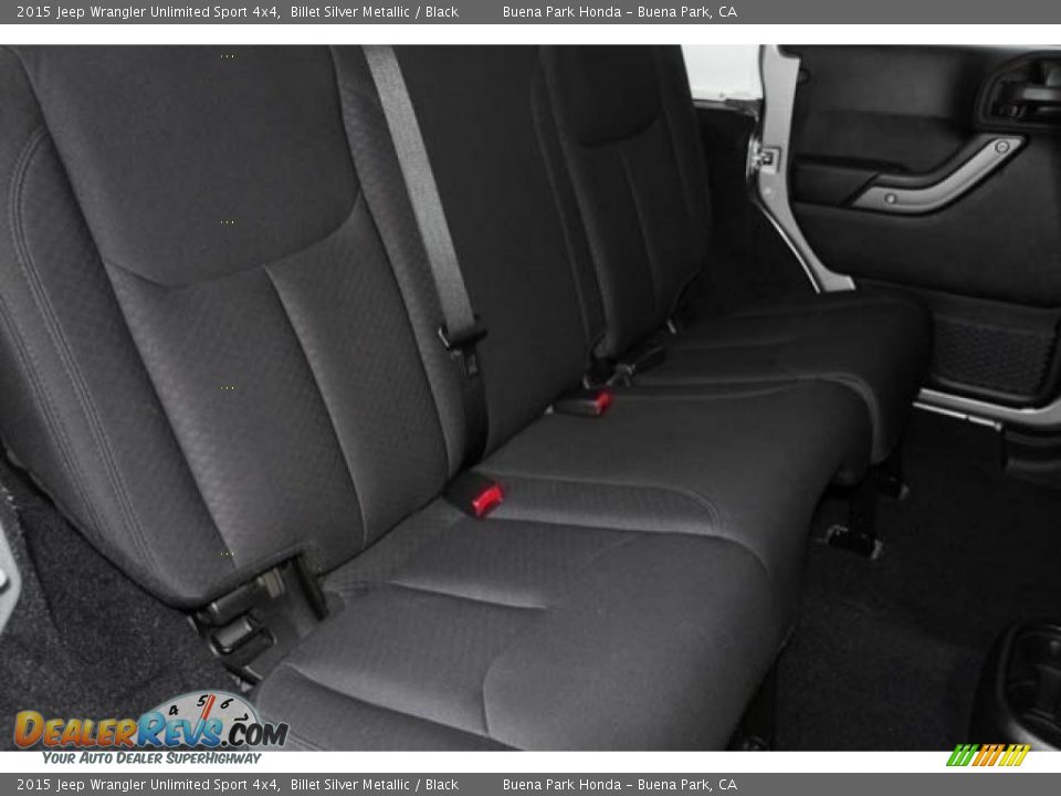 2015 Jeep Wrangler Unlimited Sport 4x4 Billet Silver Metallic / Black Photo #23