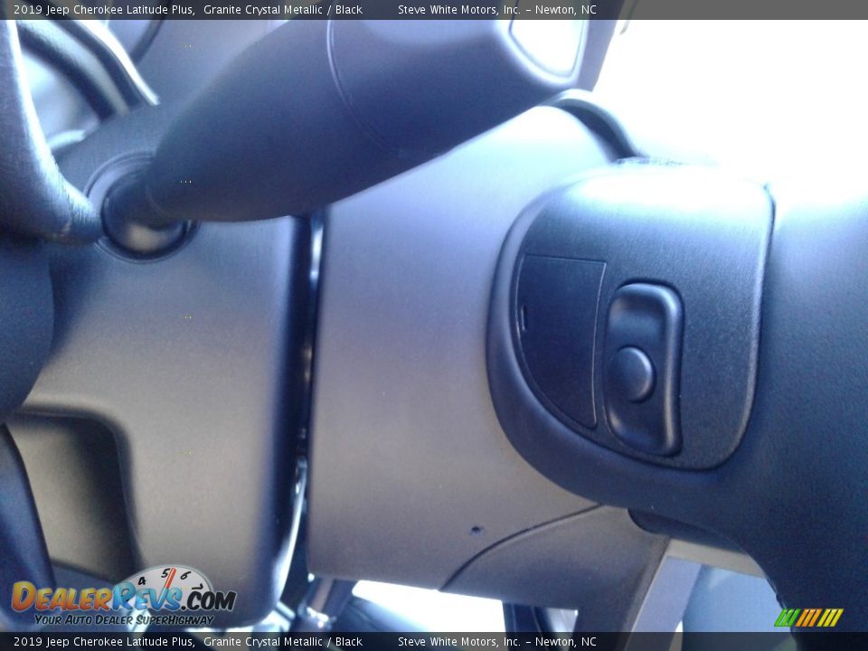 2019 Jeep Cherokee Latitude Plus Granite Crystal Metallic / Black Photo #15