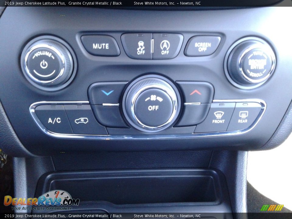 Controls of 2019 Jeep Cherokee Latitude Plus Photo #24