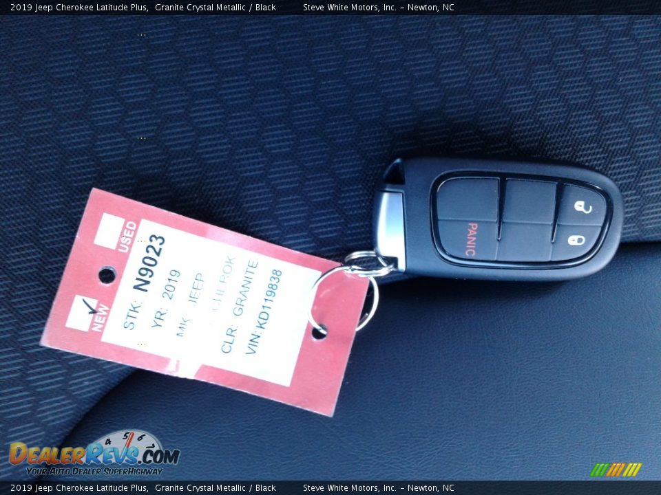 Keys of 2019 Jeep Cherokee Latitude Plus Photo #28