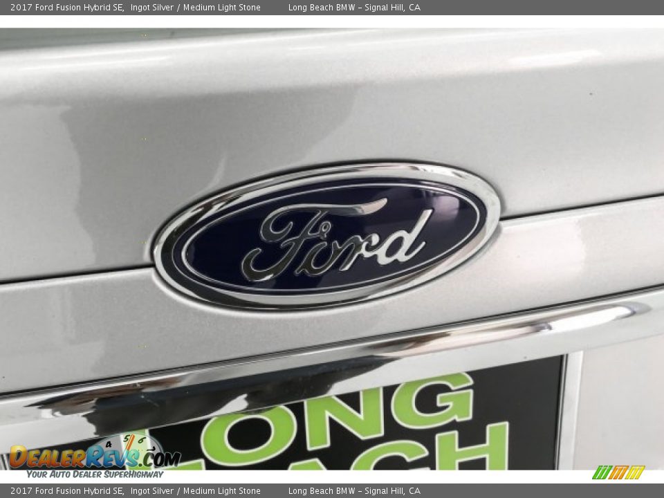 2017 Ford Fusion Hybrid SE Ingot Silver / Medium Light Stone Photo #32