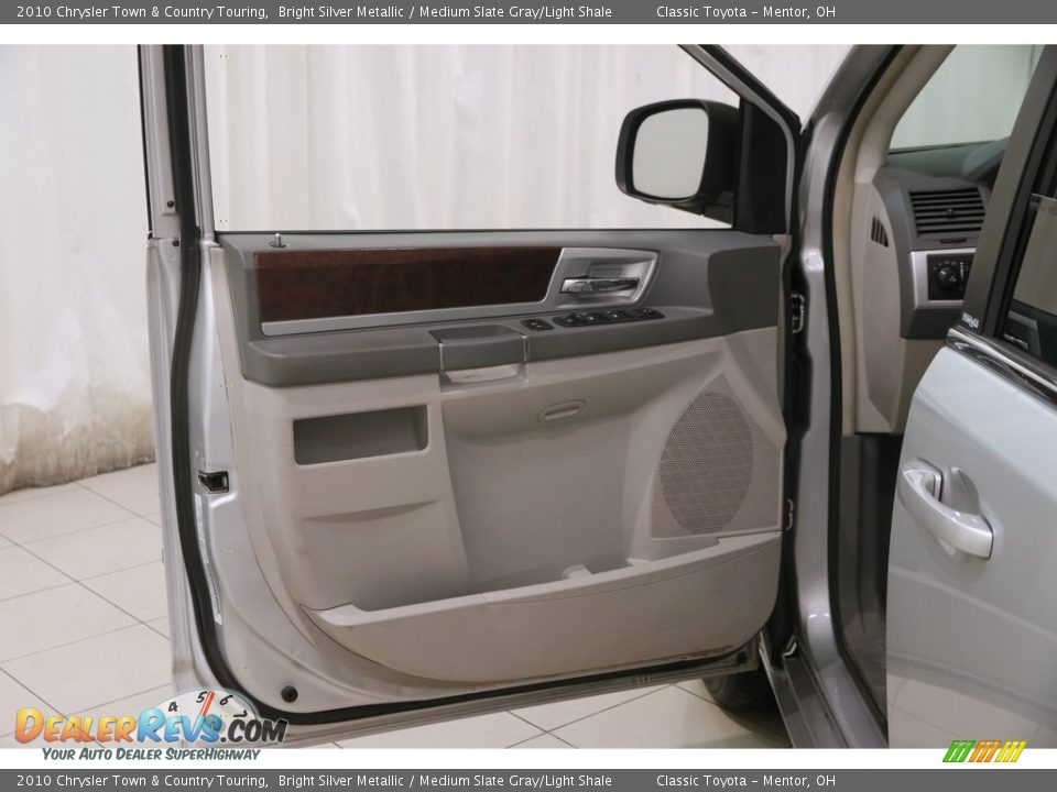 2010 Chrysler Town & Country Touring Bright Silver Metallic / Medium Slate Gray/Light Shale Photo #4