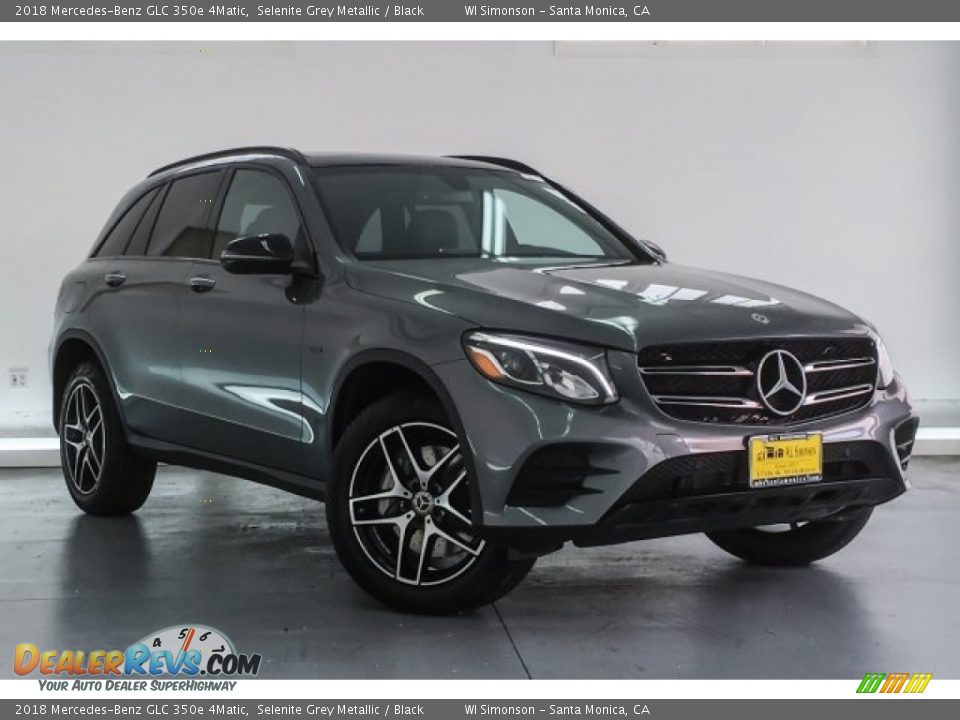 Front 3/4 View of 2018 Mercedes-Benz GLC 350e 4Matic Photo #12