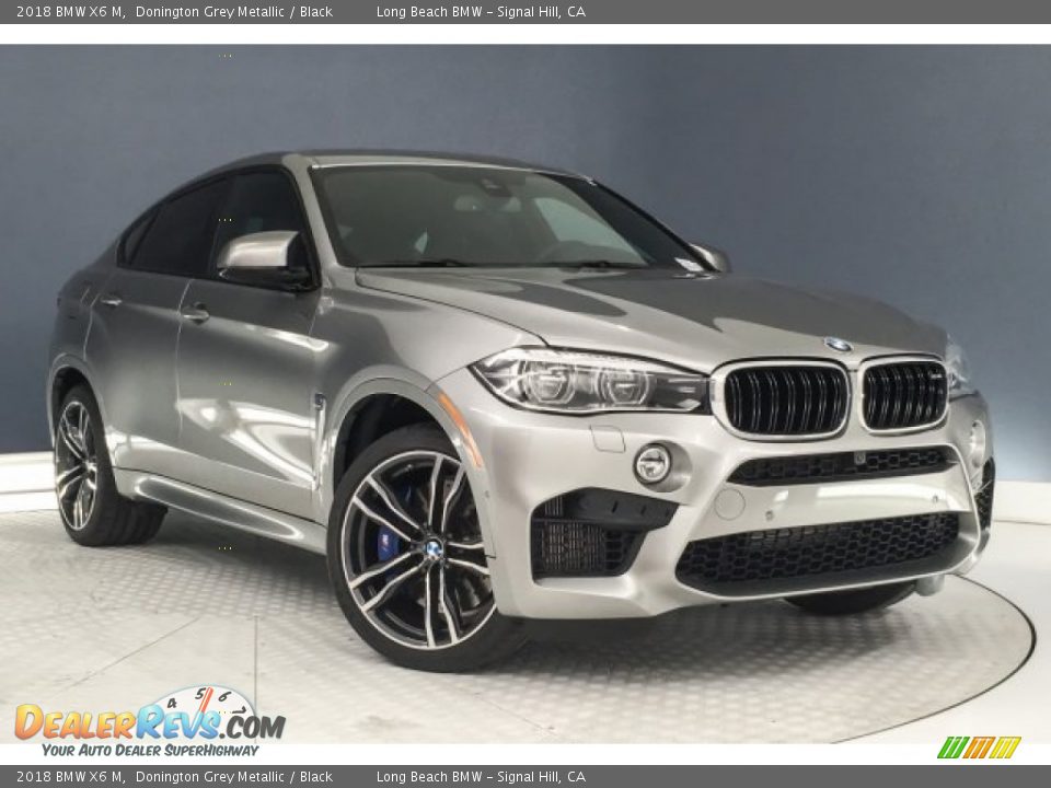Front 3/4 View of 2018 BMW X6 M  Photo #12