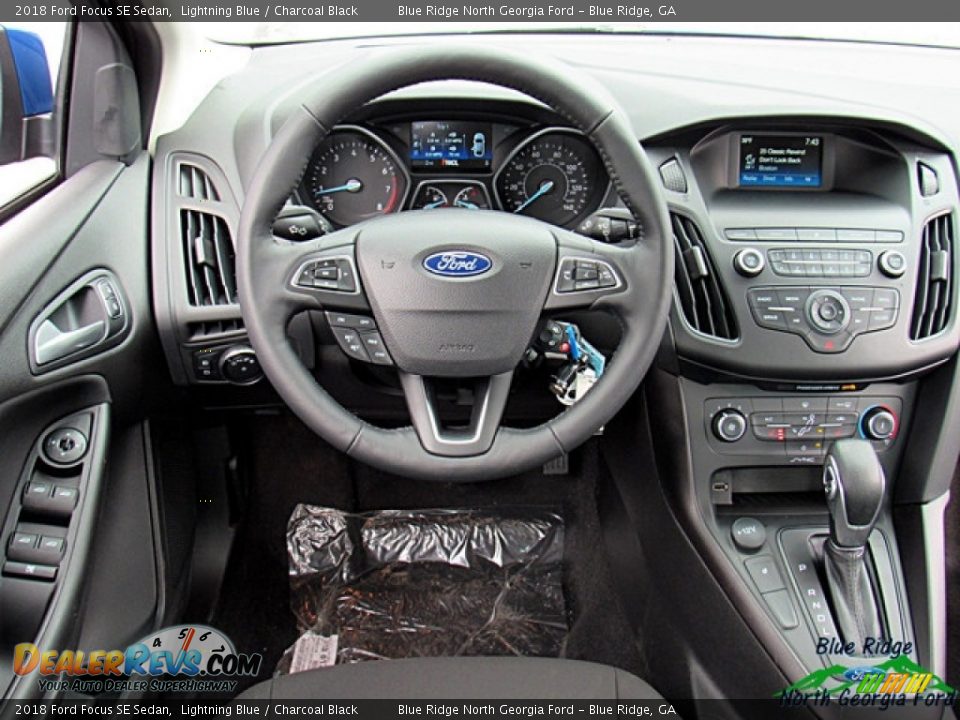 2018 Ford Focus SE Sedan Lightning Blue / Charcoal Black Photo #22