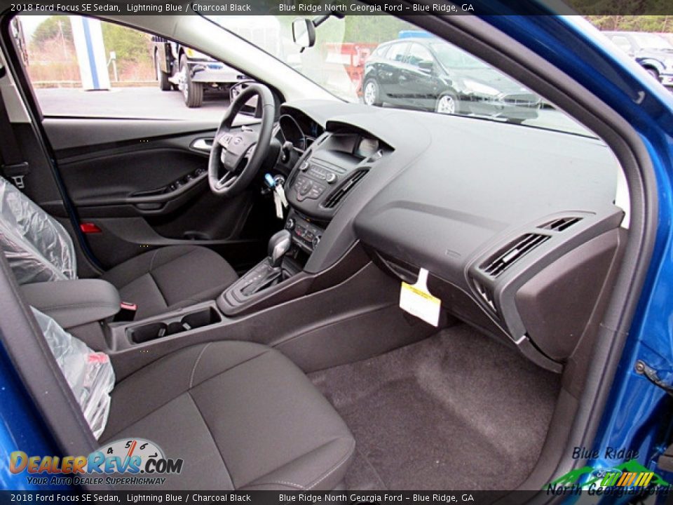 2018 Ford Focus SE Sedan Lightning Blue / Charcoal Black Photo #27