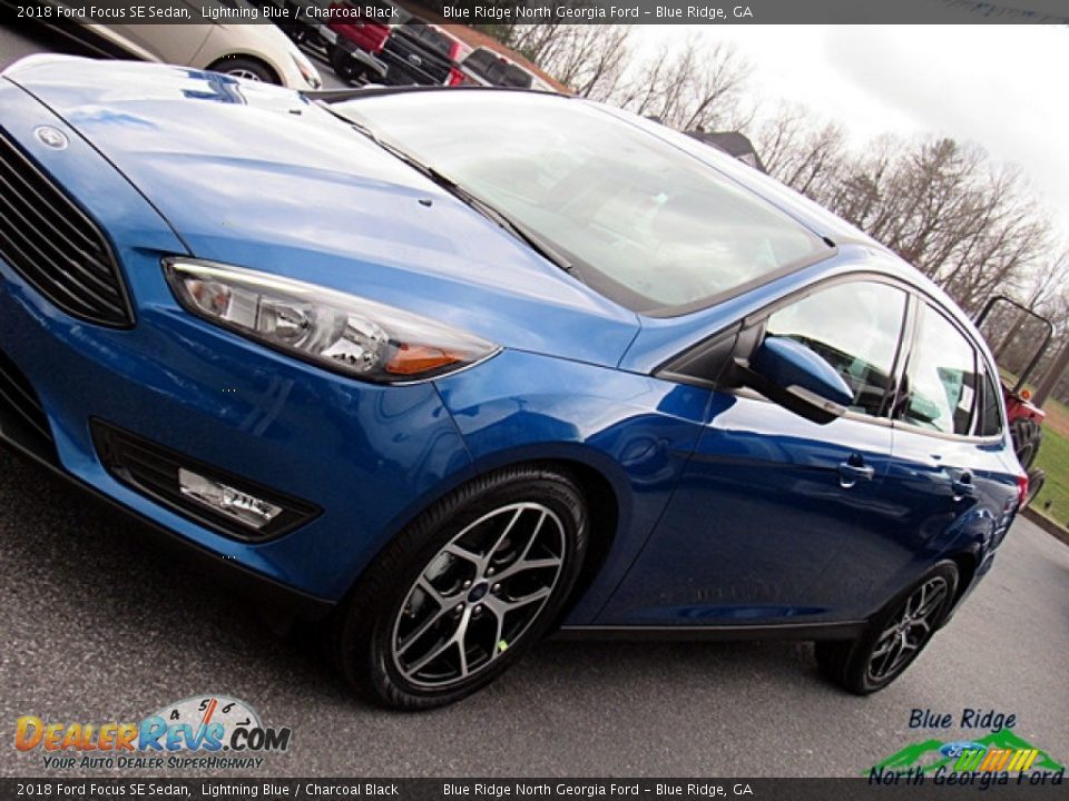 2018 Ford Focus SE Sedan Lightning Blue / Charcoal Black Photo #28