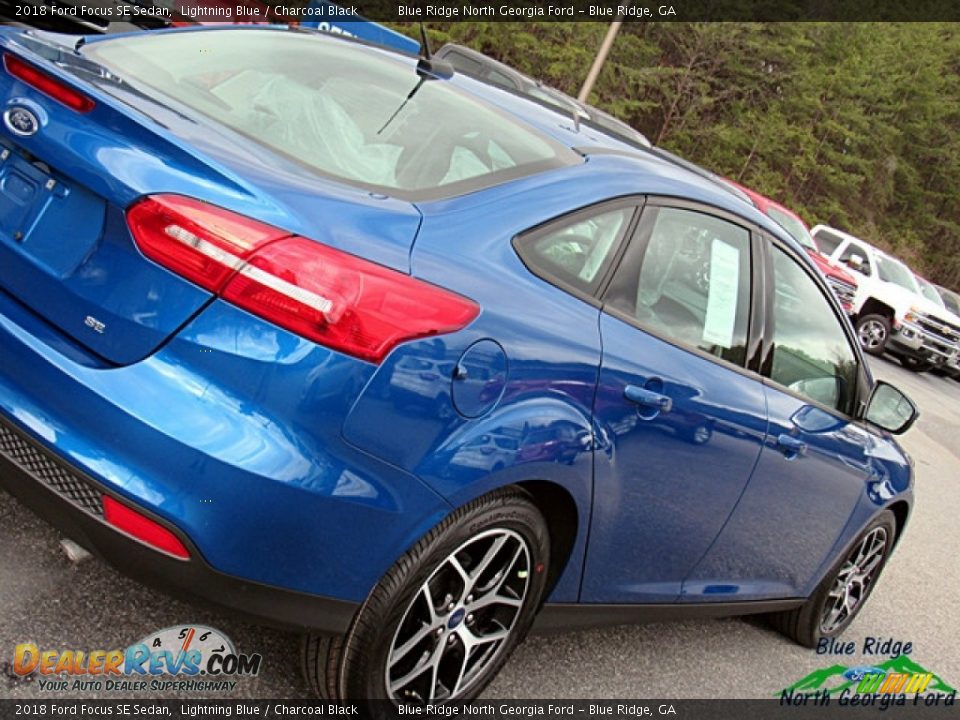 2018 Ford Focus SE Sedan Lightning Blue / Charcoal Black Photo #30