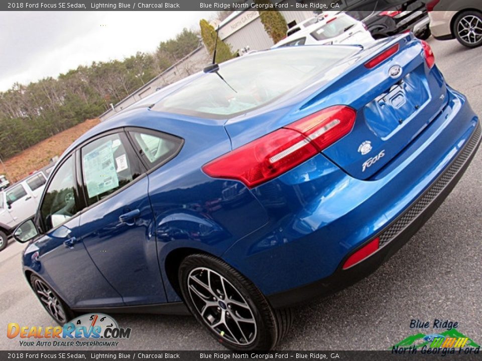 2018 Ford Focus SE Sedan Lightning Blue / Charcoal Black Photo #31