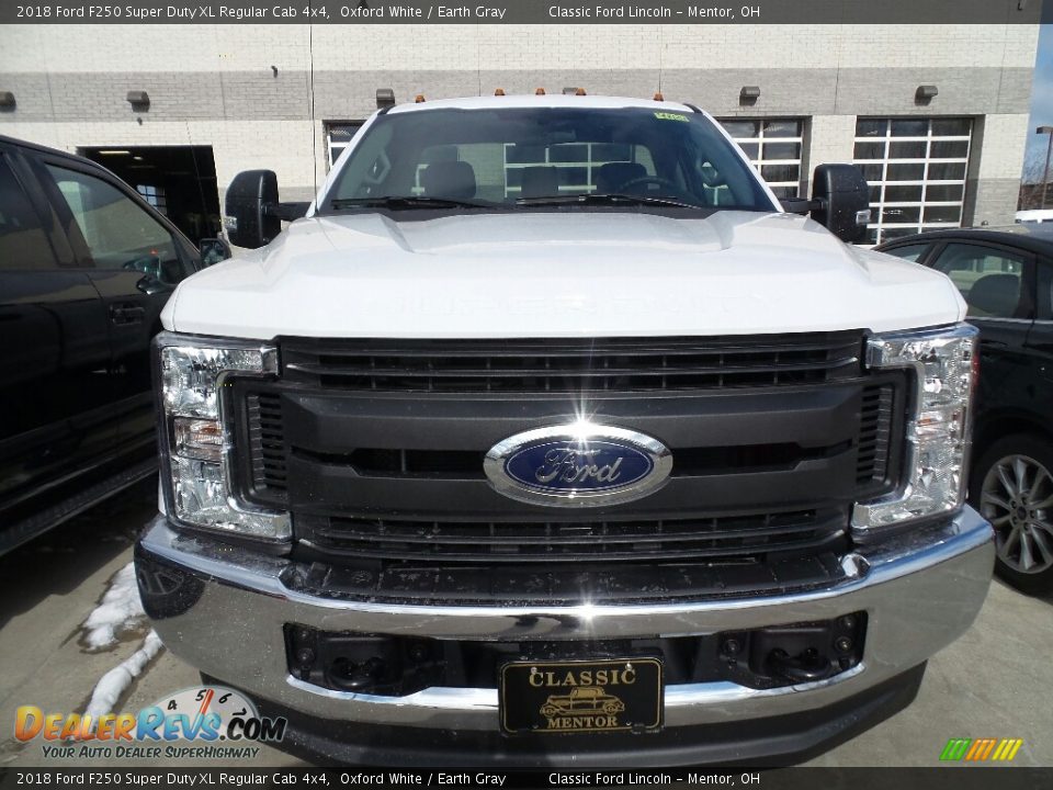 2018 Ford F250 Super Duty XL Regular Cab 4x4 Oxford White / Earth Gray Photo #3