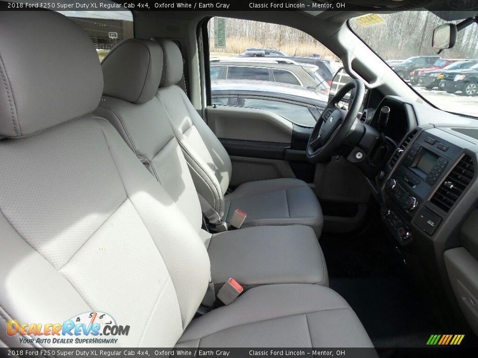 2018 Ford F250 Super Duty XL Regular Cab 4x4 Oxford White / Earth Gray Photo #5